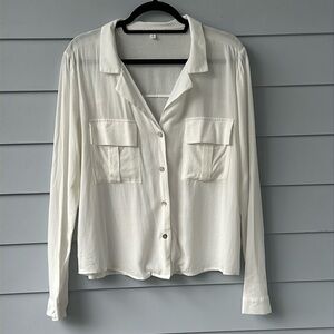 NWOT Day to Day by Blu Pepper White Button Down w/Two Functional Chest Pockets